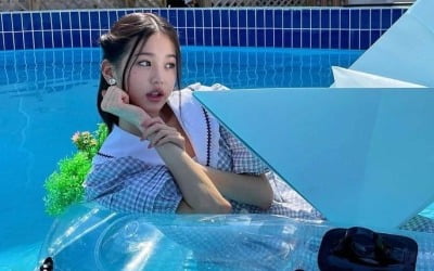 아이즈원 장원영, 자기보다 큰 종이배 안고 '깜짝'…인형도 놀라네 [TEN★]