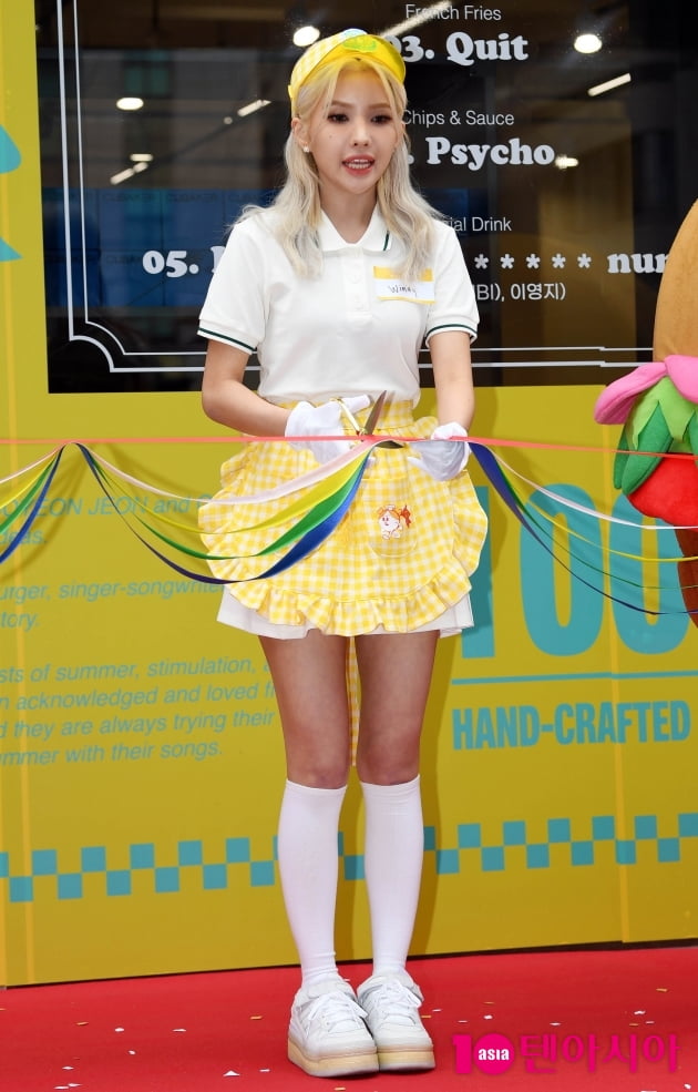 [TEN 포토] (여자)아이들 전소연 '윈디버거 오픈합니다'