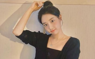 前 에이프릴 이현주, 한층 밝아진 근황…사랑스러운 눈맞춤 [TEN★]