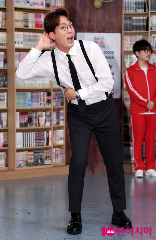 [TEN 포토]김환 '과연 정답은....'