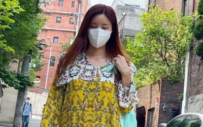 '한재석♥' 박솔미, 과속방지턱과 깔맞춤 패션 [TEN★]
