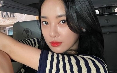 애프터스쿨 이주연, 장마철 대비는 명품C사 레인부츠 [TEN★]