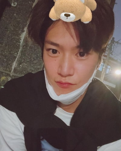 나인우, 마스크는 내리고 머리위에 곰돌이는 무엇? [TEN★]