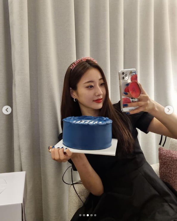 경리, 32번째 생일 케익 속 달력의 빨간날은?[TEN★]