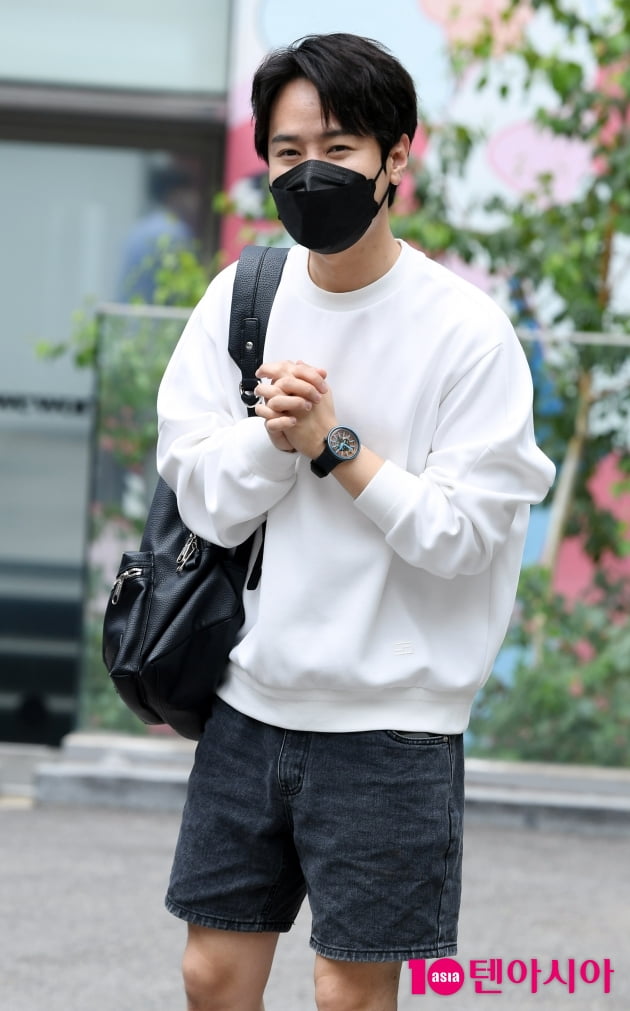 [TEN 포토] 라포엠 최성훈 '두 손 모아 다소곳하게'