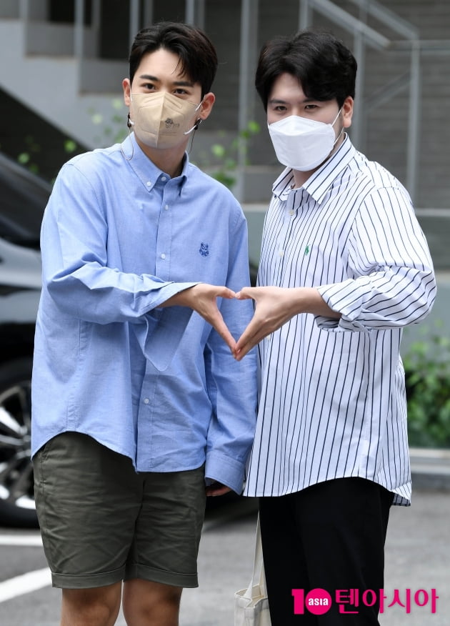 [TEN 포토] 라포엠 유채훈-정민성 '케미스트리 돋보이는 원 하트'