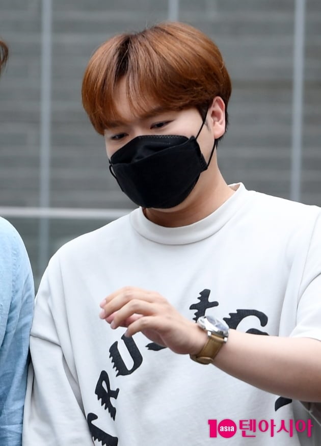 [TEN 포토] 라비던스 존 노 '진지한 모습도 멋져'