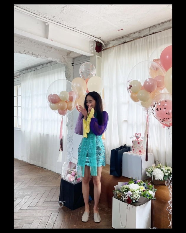 김소현, 기어가는 포즈로 우아하기 쉽지 않은데…청순+시크 [TEN★]