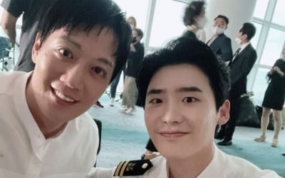 이종석X김래원, 해군 제복 입고 '찰칵'…잘생긴 애 옆에 잘생긴 애 [TEN★]