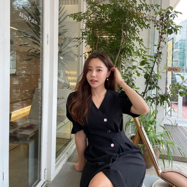 '제약회사 퇴사' 이솔이, 명품백 들고 압구정서 티타임…♥박성광이 찍어줬나 [TEN★]