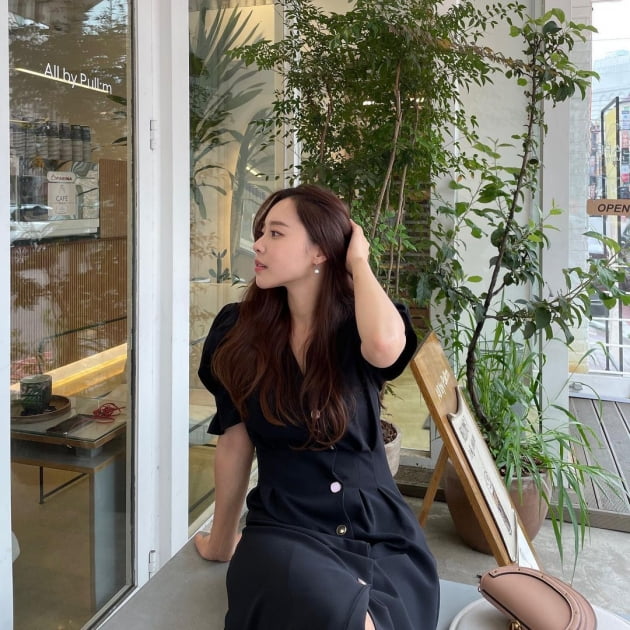 '제약회사 퇴사' 이솔이, 명품백 들고 압구정서 티타임…♥박성광이 찍어줬나 [TEN★]