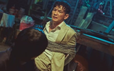 '인질' 황정민, 정체불명 인질범들과 기싸움 '매운맛 스틸'