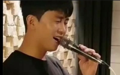 임영웅, '울면서 후회하네' 연습실 영상 100만뷰…연습도 실전처럼 '열정적'