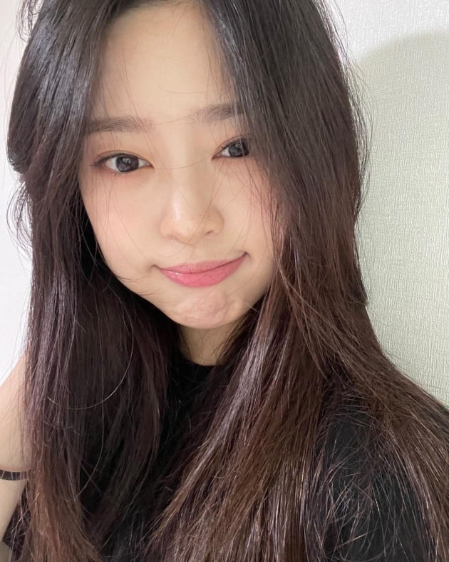 아이즈원 출신 김민주, 작은 얼굴에 꽉 찬 이목구비…내추럴 매력 [TEN★]