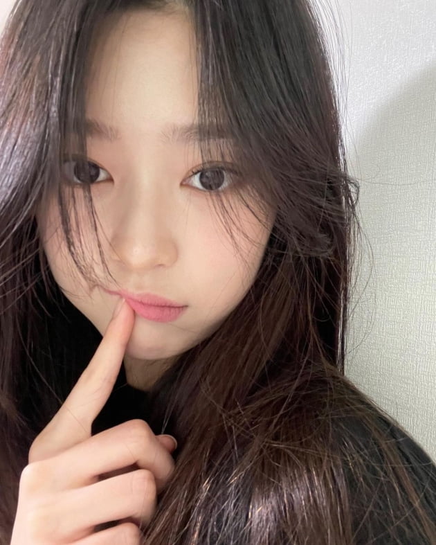 아이즈원 출신 김민주, 작은 얼굴에 꽉 찬 이목구비…내추럴 매력 [TEN★]