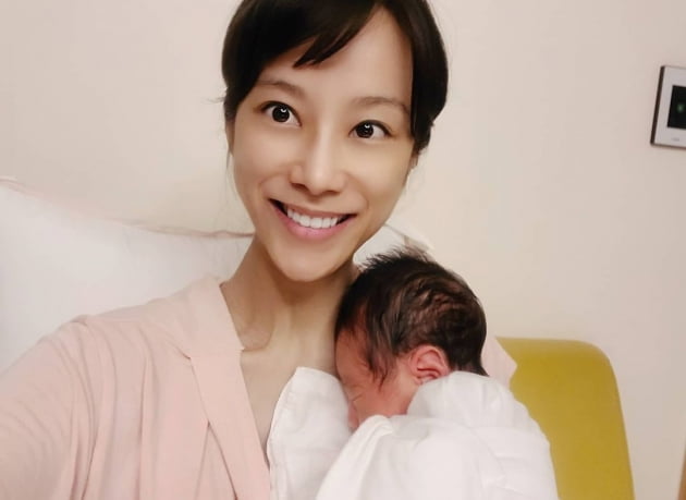 '득남' 조민아, "♥신랑이 끓여준 미역국" 사랑꾼 남편 표 밥상 인증샷 [TEN★]
