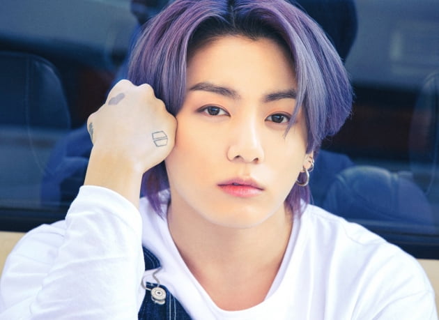 방탄소년단 정국 '생일 맞이' 팬들의 통큰 응원,  신문 광고+하이브 사옥 '가로등 배너'+삼성동 대형 LED 광고 