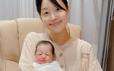 '검사♥' 한지혜, 생후 20일 딸 이름이 고민인 도치맘 "울음 소리도 귀여워" [TEN★]