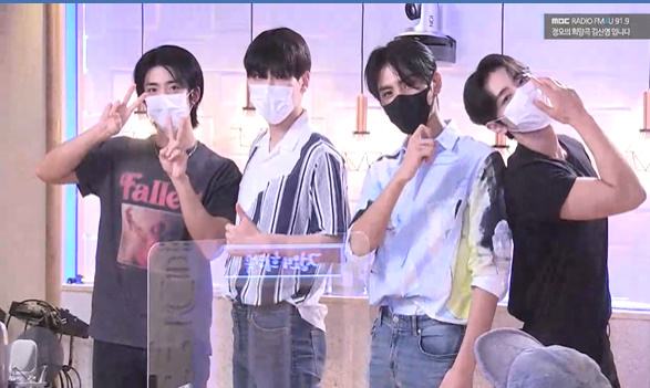 SF9./ 사진='정희' 보이는 라디오