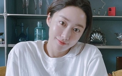 '치과의사♥' 전혜빈, 39세에 입어 보는 "요즘 교복, 편해" [TEN★]