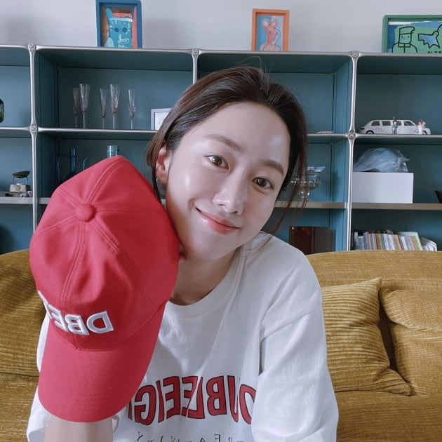 '치과의사♥' 전혜빈, 39세에 입어 보는 "요즘 교복, 편해" [TEN★]
