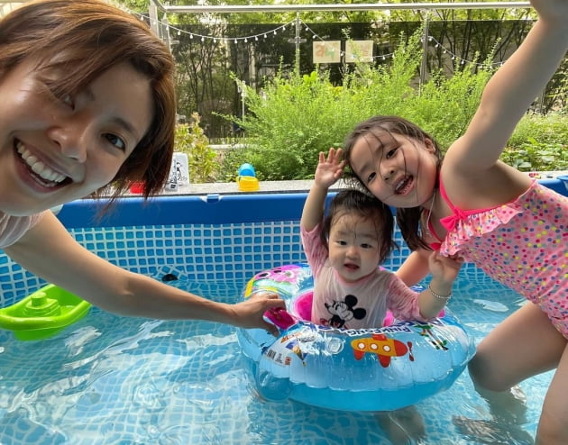 배우 이윤지와 두 딸/ 사진=인스타그램