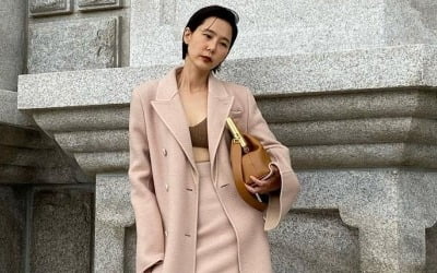 김나영, 한여름에 F사 명품 롱코트…땅에 끌려도 '무심한 애티튜드' [TEN★]