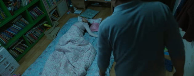 영화 '추격자' ./(위부터), '곡성'./