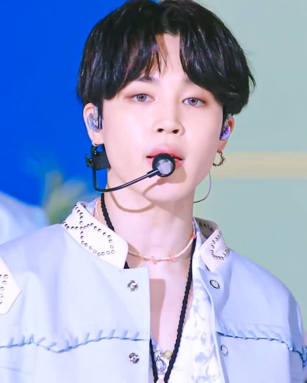 방탄소년단 지민, '퍼미션 투 댄스' 日감은 사랑과 행복의 'Jimin Effect'