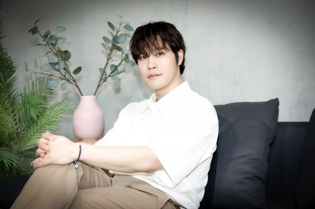 가수 이현 /사진 = 빅히트 뮤직 제공