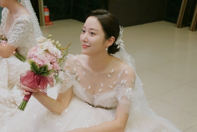 전혜빈, ♥치과의사 남편 어쩌고 가수지망생과 "드디어 결혼" [TEN★]
