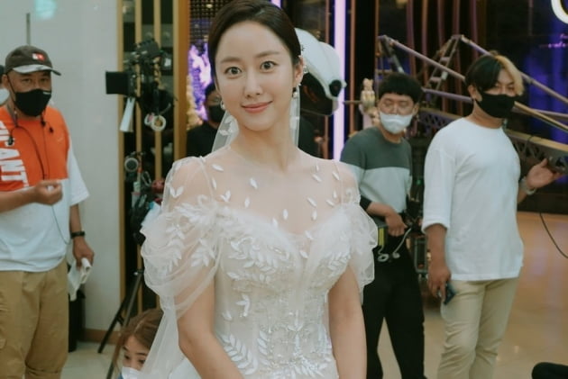 전혜빈, ♥치과의사 남편 어쩌고 가수지망생과 "드디어 결혼" [TEN★]