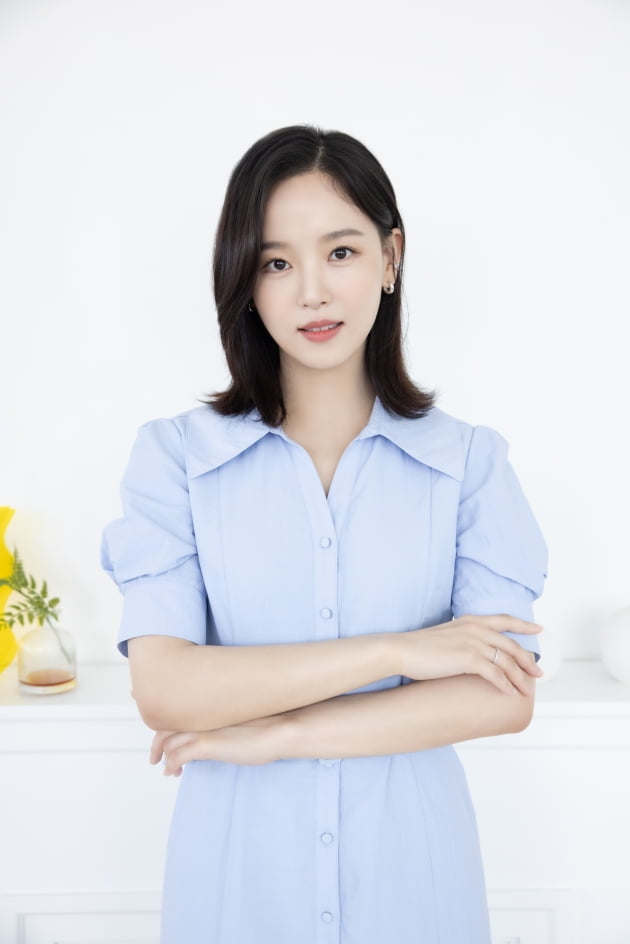 tvN 드라마 '간 떨어지는 동거'에서 화려한 비주얼에 반전 매력을 겸비한 전직 구미호 양혜선 역으로 열연한 배우 강한나. /사진제공=키이스트