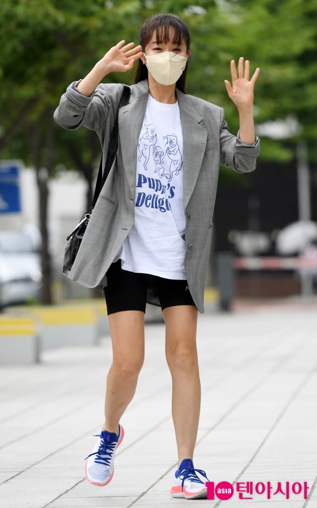 [TEN 포토] 엄지원 '오랜만에 인사드려요'