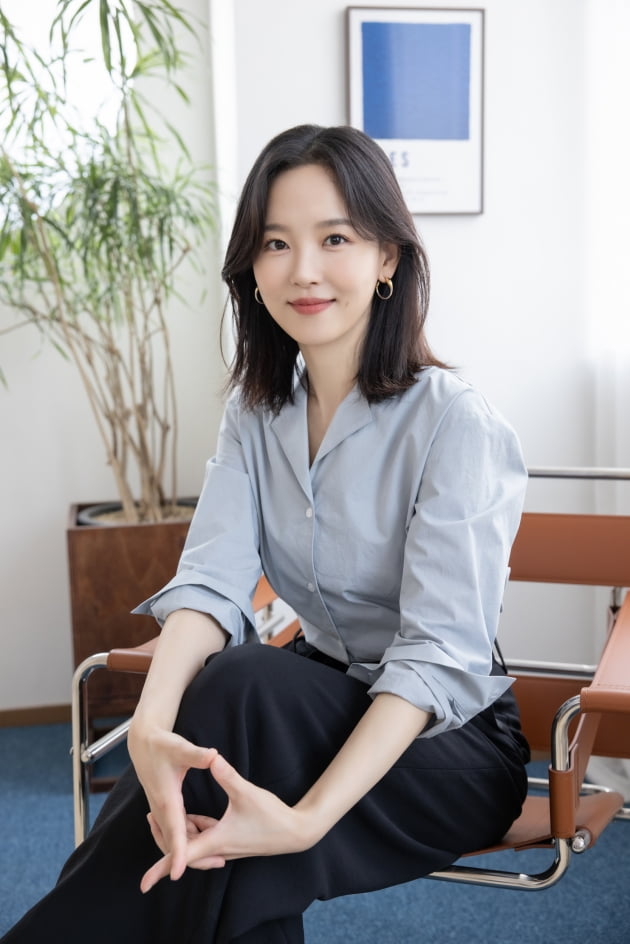tvN 드라마 '간 떨어지는 동거'에서 화려한 비주얼에 반전 매력을 겸비한 전직 구미호 양혜선 역으로 열연한 배우 강한나. /사진제공=키이스트