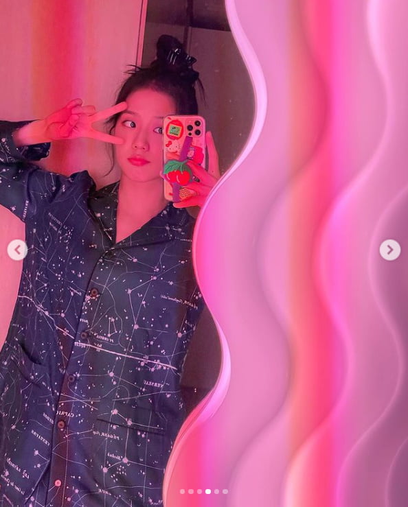 블랙핑크 지수, 선물로 받은 400만원짜리 D사 백과 파자마 '브이' [TEN★]