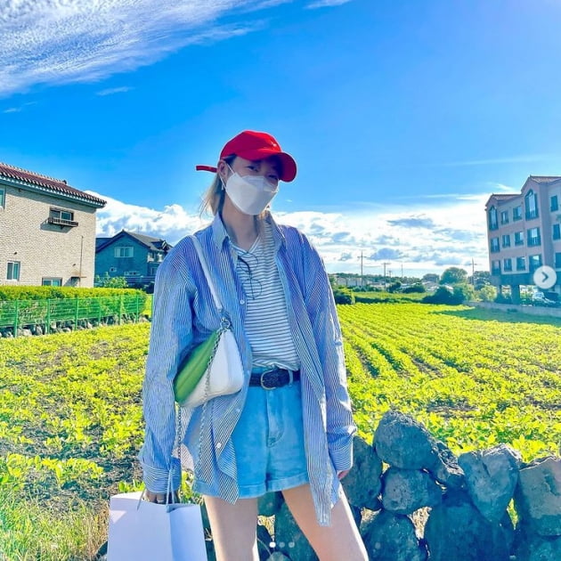 EXID 혜린, 청청패션도 완벽하게 소화[TEN★]