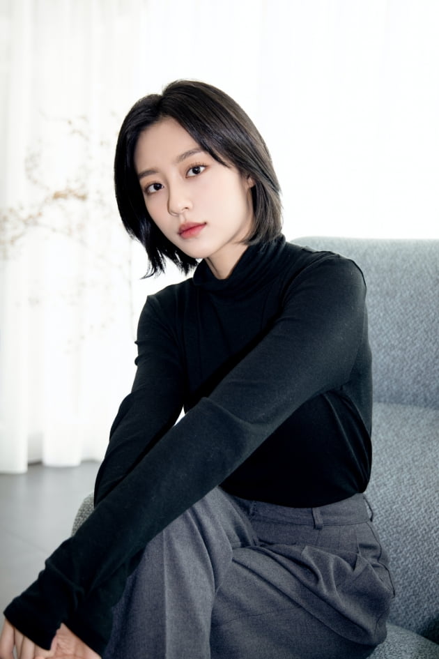 '멀리서 보면 푸른 봄' 강민아/ 사진=H&엔터테인먼트 제공