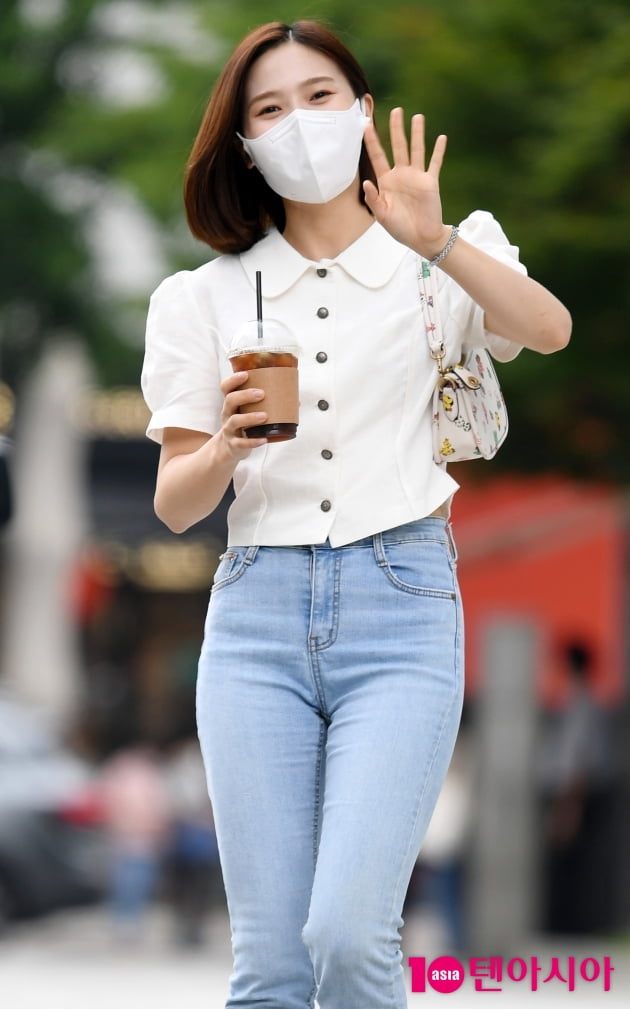 [TEN 포토] 오마이걸 효정 '컬투쇼 스페셜 DJ 잘했죠~'