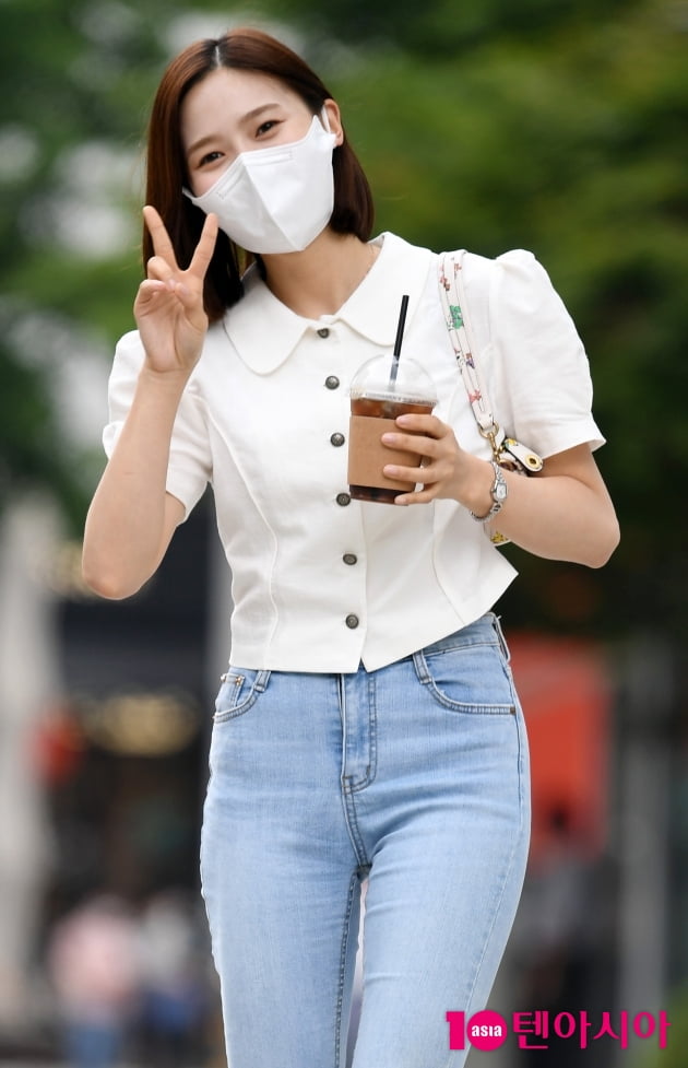 [TEN 포토] 오마이걸 효정 '깜찍한 브~이'