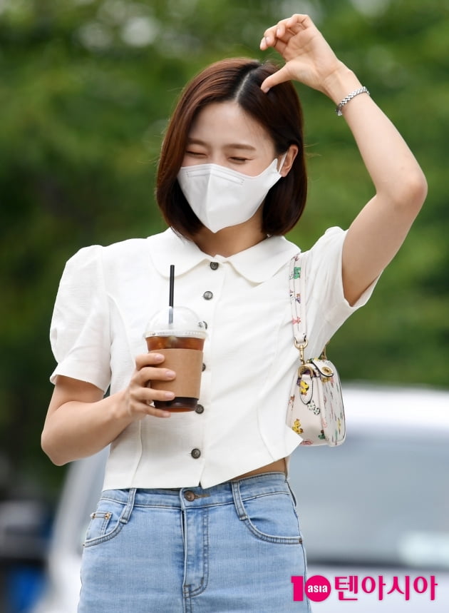 [TEN 포토] 오마이걸 효정 '과즙이 떨어지는 하트'