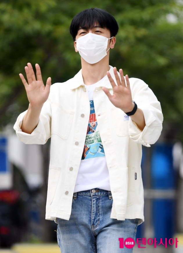 [TEN 포토] SF9 영빈 '매력 넘치는 인사'