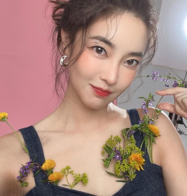 '9월 결혼' 김윤지, 옷 대신 꽃 두른 예비신부 "기대하시라" [TEN★]