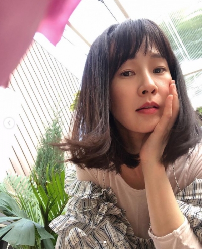 '47세' 명세빈, 20대는 못따라할 독보적 우아함...꽃 기죽이는 미모[TEN★]