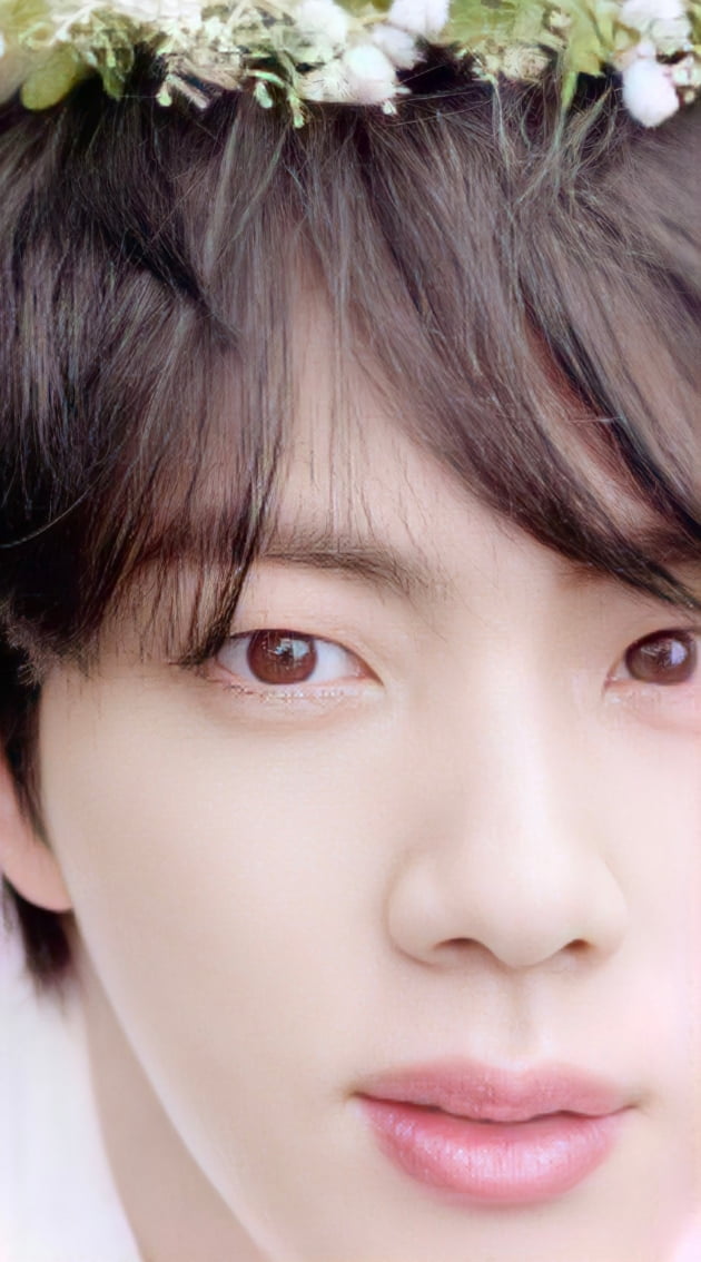 美 매체, BTS멤버들이 꼽은 '얼굴천재' 방탄소년단 진 비주얼 집중 조명