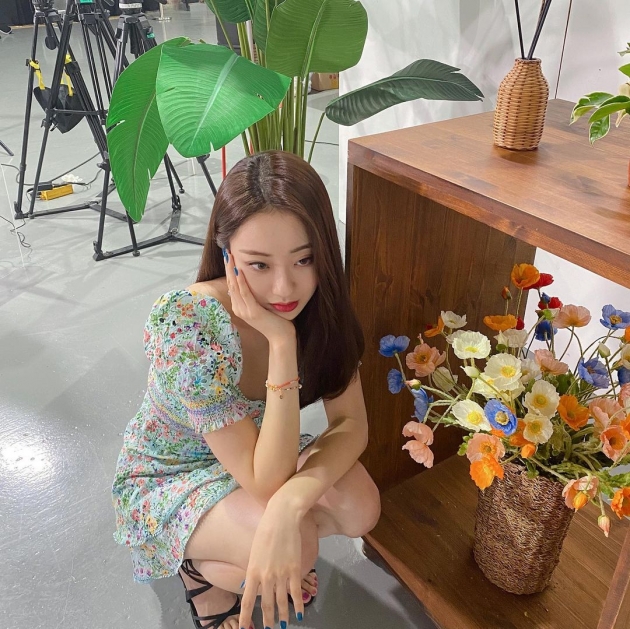 '170cm·51kg' 경리, "꽃밭"인데 시무룩…미네랄 필요한 미모 [TEN★]