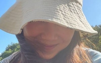 공효진, 버킷 햇으로 감출 수 없는 러블리함 [TEN★]