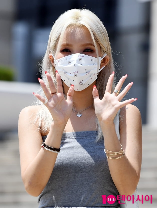 [TEN 포토] (여자)아이들 소연 '햇빛에 더해진 이쁨'