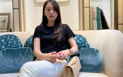 안소희, 명품 C사 플립백으로 완성한 우아美 '심플+클래식' [TEN★]
