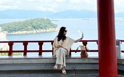 '설경구♥' 송윤아, "깜짝 선물" 여수 낮바다 자연광에 담긴 미모 [TEN★]